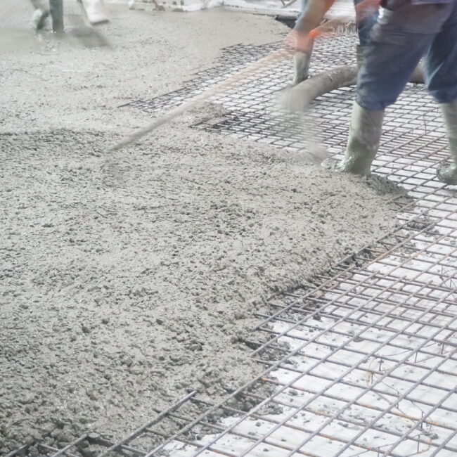 Béton prêt à l'emploi coulage salariés - BETONIC